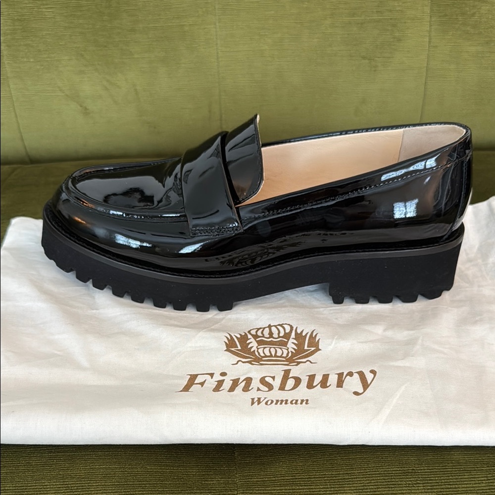 Finsbury Women's Black Adele Loafers in Patent Calfskin NWOT
